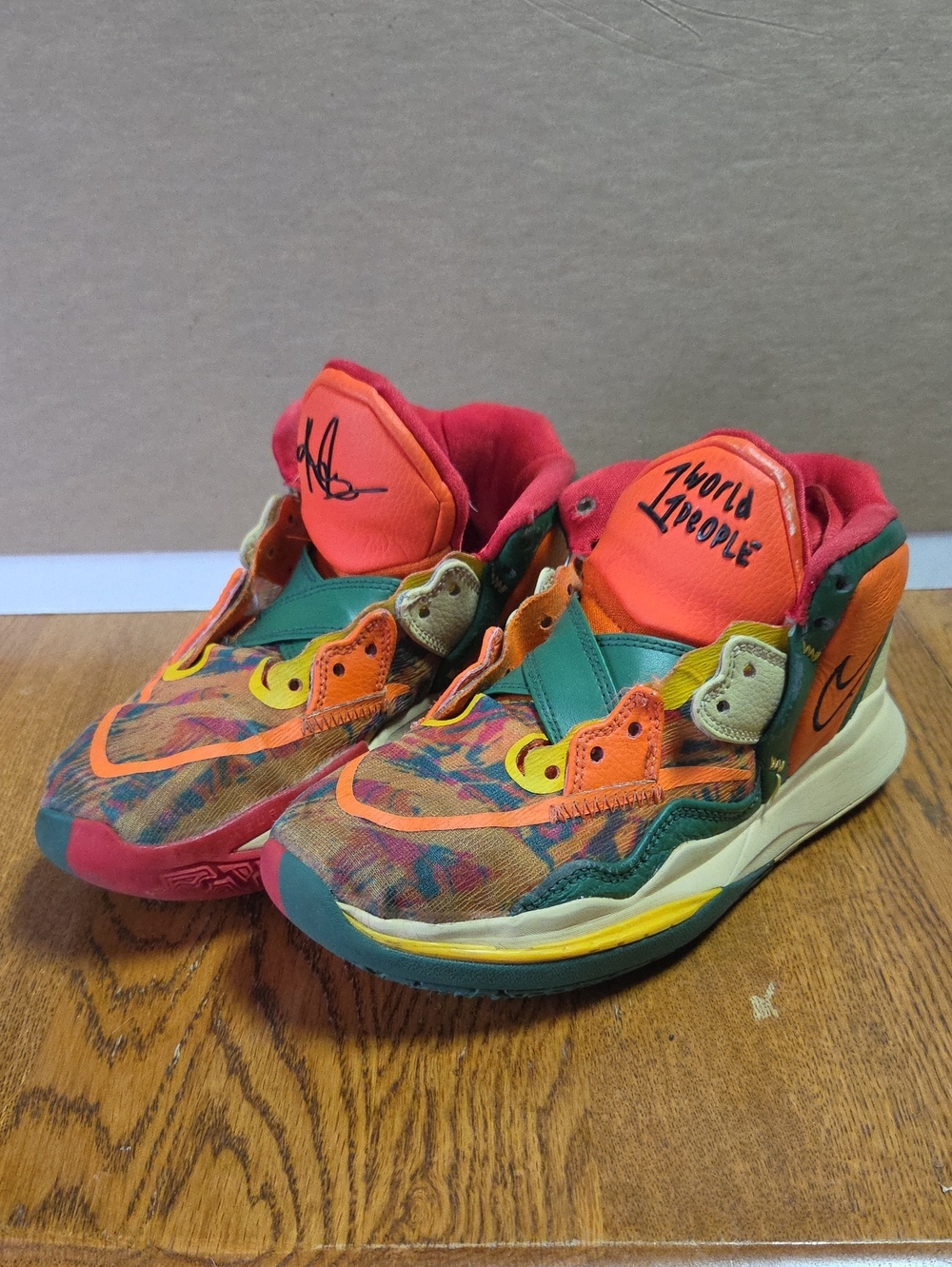 Nike Kyrie Infinity "1 World 1 People" sneakers 2022 Size 4.5 Kids *needs Laces*